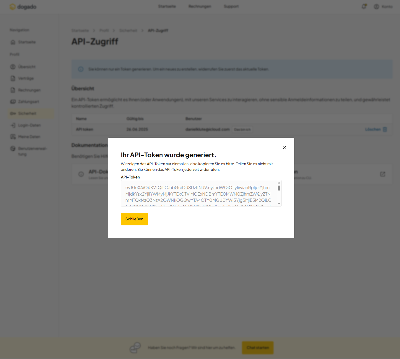 Popup-Fenster mit generiertem API-Token bei dogado, Hinweis: Token wird nur einmal angezeigt und soll kopiert, aber nicht geteilt werden. Gelbe Schaltfläche zum Schließen.