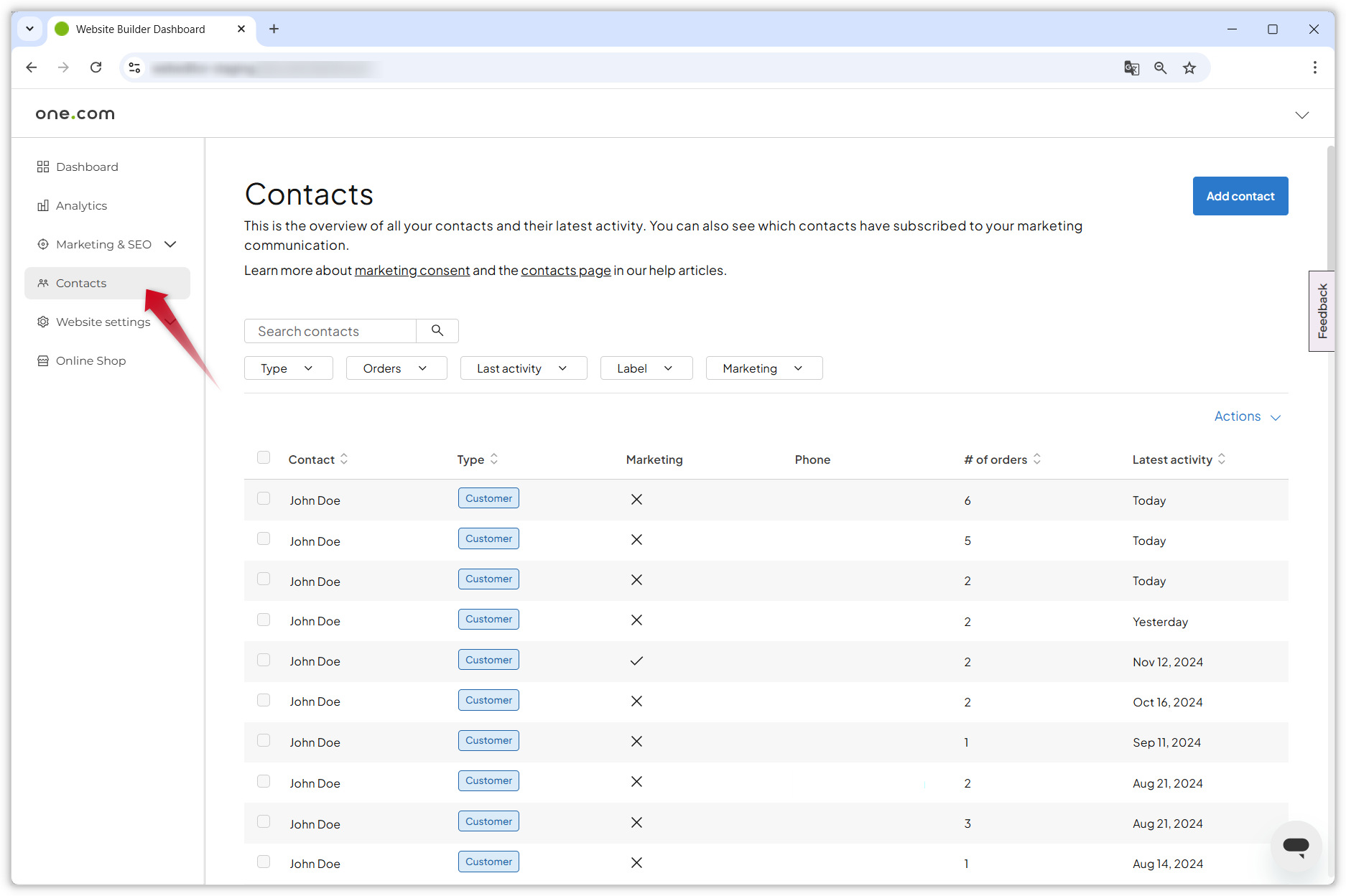 Screenshot mit Darstellung des Abschnitts „Kontakte“ im Dashboard des Homepage-Baukastens. Ein roter Pfeil zeigt auf die Kachel „Kontakte“ im Menü auf der linken Seite.
